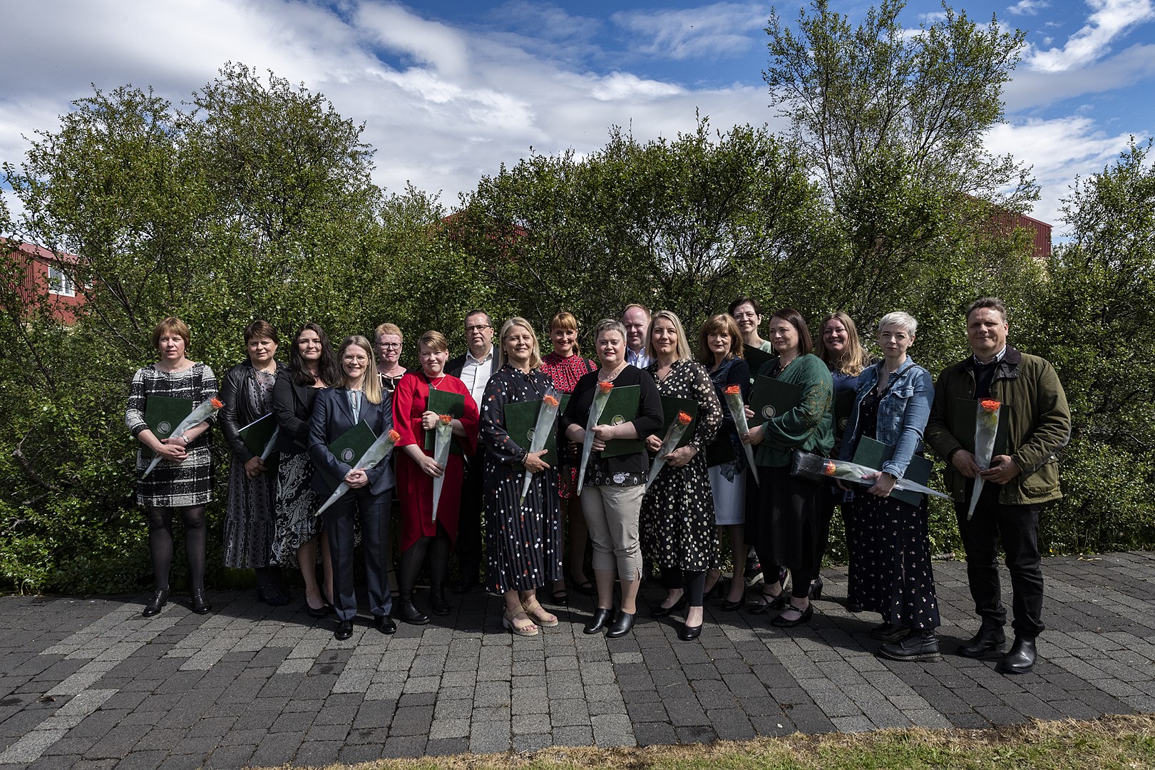 Til hamingju með áfangann! Útskriftarhópur í diplómanámi í opinberri stjórnsýslu - mynd